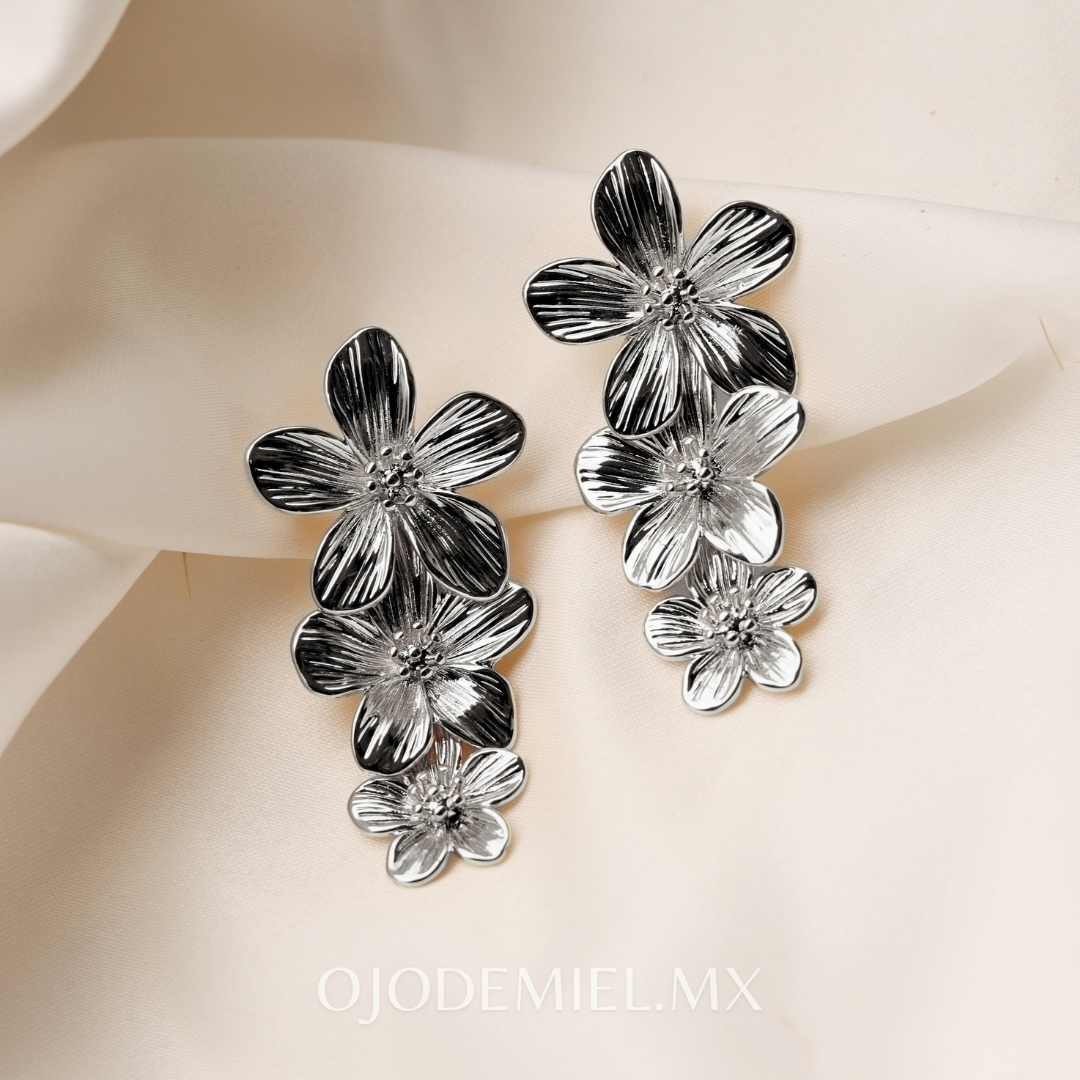 ARETES DALIA PLATEADOS